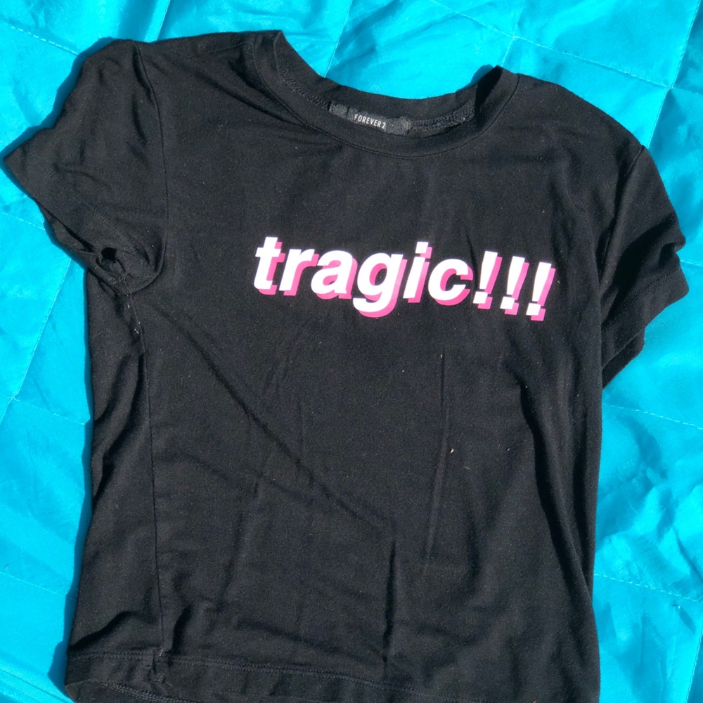 Black cropped t-shirt